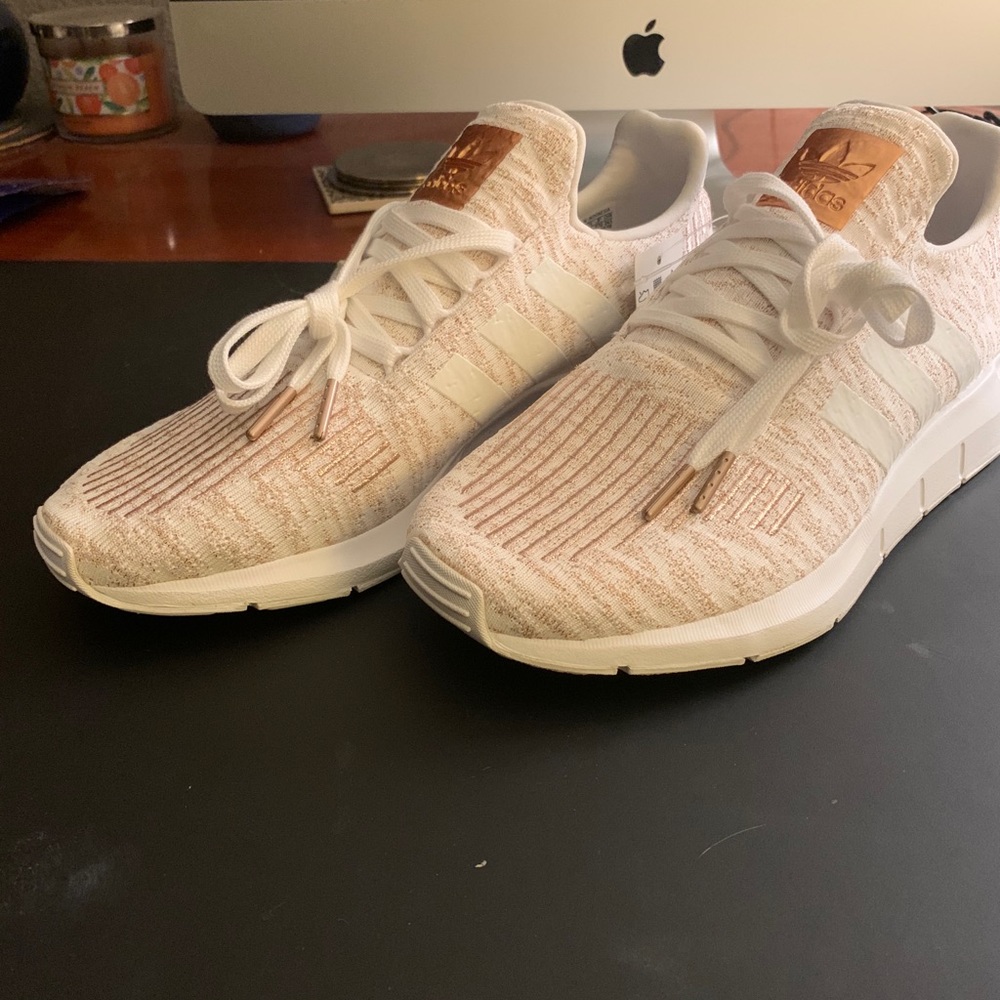 SOLD Adidas Originals Swift Run Shoe | Women 9.5